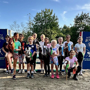 Hobby Horsler im Turnierfieber - RFVA-Amazonen springen direkt auf Silber in Bad Waldsee!